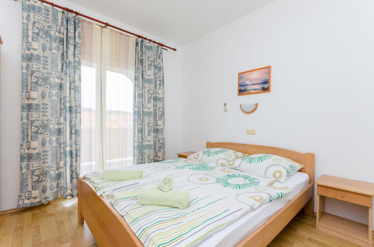 Apartments And Room Ljubica Lopar Extérieur photo