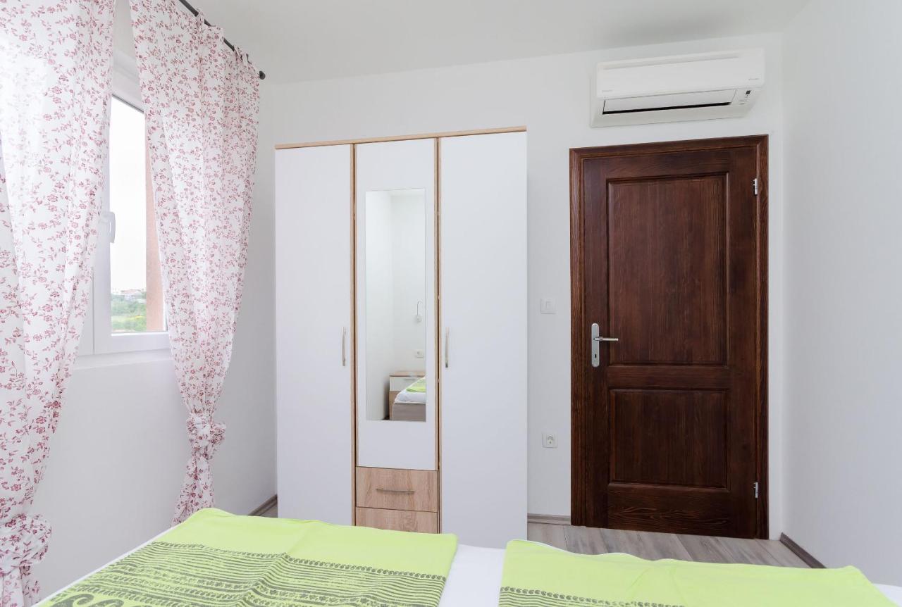 Apartments And Room Ljubica Lopar Extérieur photo