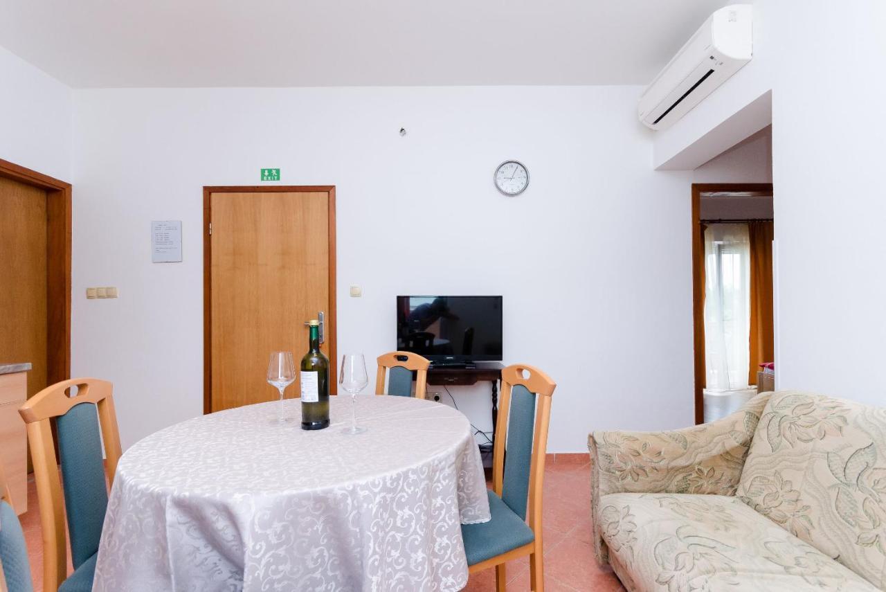 Apartments And Room Ljubica Lopar Extérieur photo
